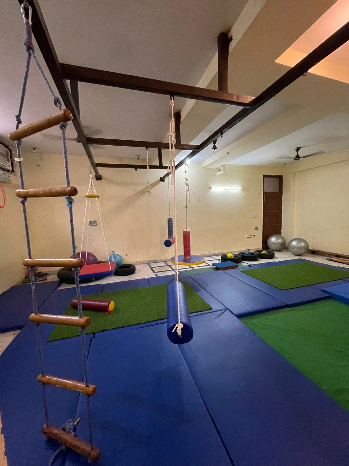 Doctor's Wing Harc from Noida is a Therapy Centre.